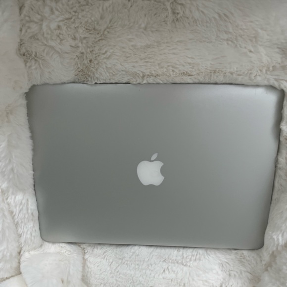 13” Macbook Air 2017 - Picture 1 of 1